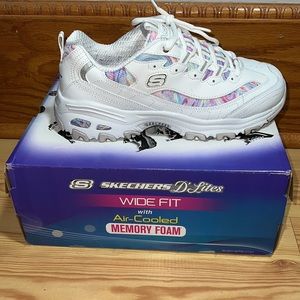 Women’s Skechers D’Lites size 9.5Wide